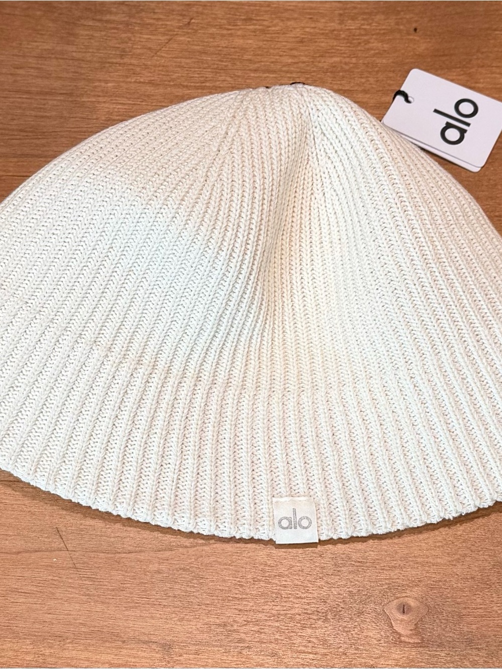 ALO Yoga cream ribbed bucket hat NWT